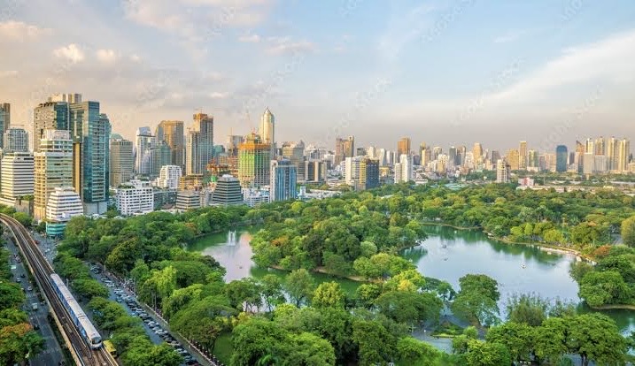 Luxury condominiums near Lumpini Park – A prime real estate investment opportunity in Bangkok